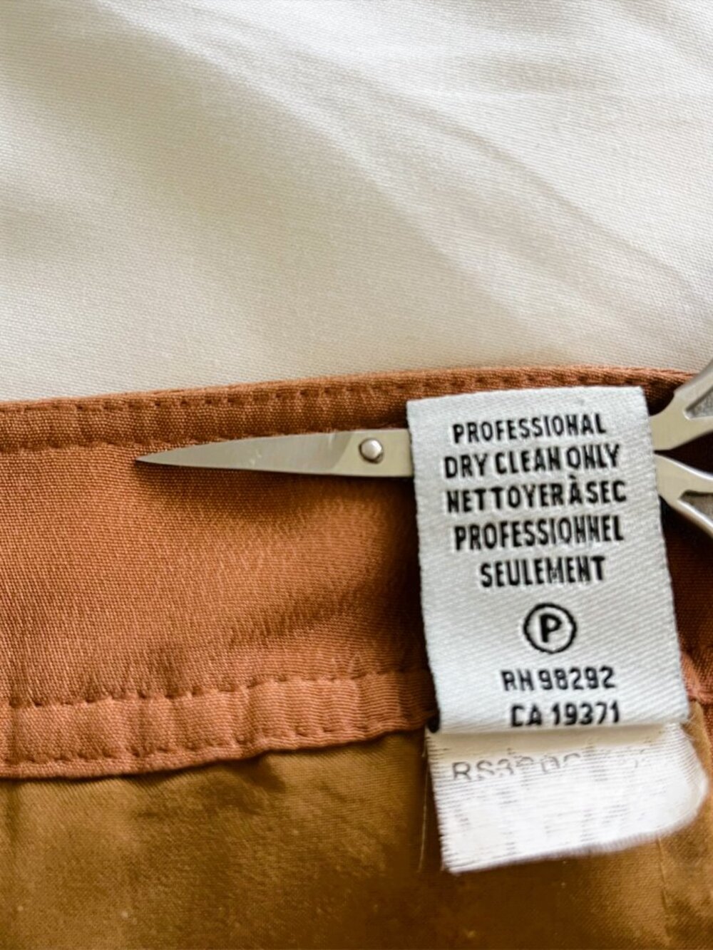 Tibi New York 100% Silk Pleated Front Tailored Shorts Brown / Caramel Size 2 - Picture 7 of 7